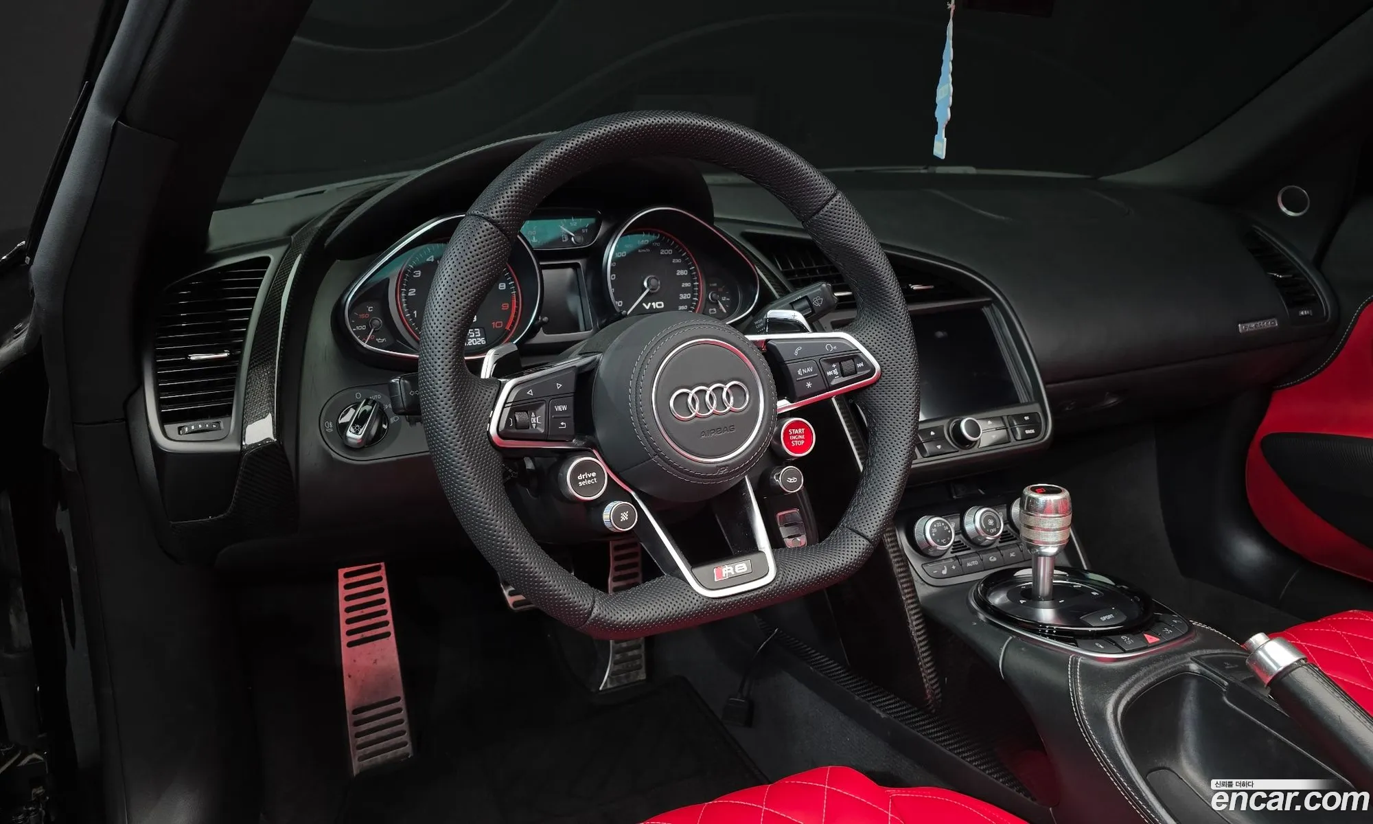 Audi R8 2015 WUAZZZ425F7001340 — 2