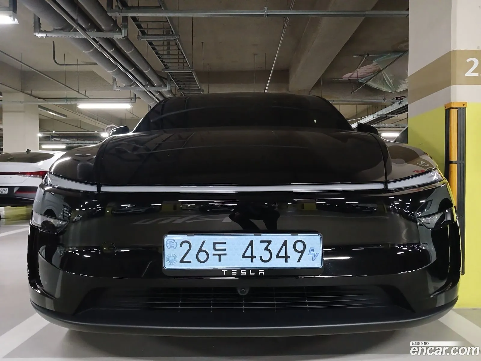 Tesla Model Y 2026 — 16