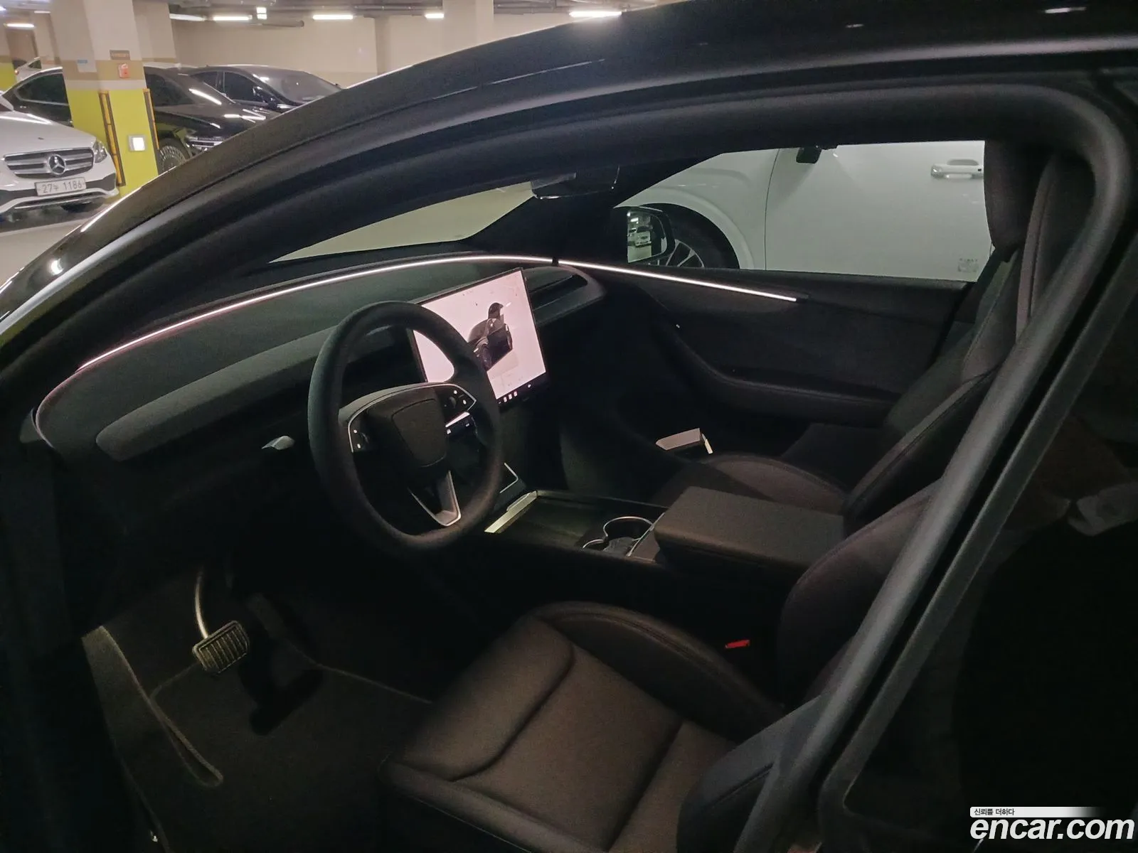 Tesla Model Y 2026 — 17