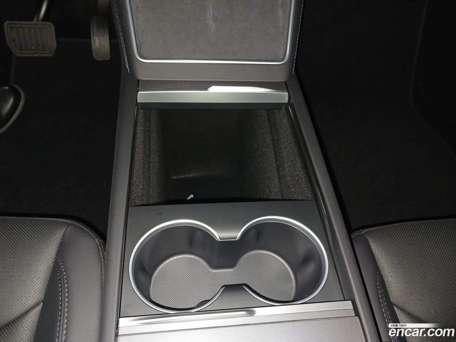 Tesla Model Y 2026 — 12