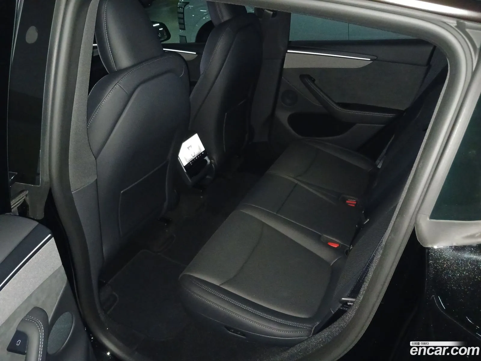 Tesla Model Y 2026 — 14