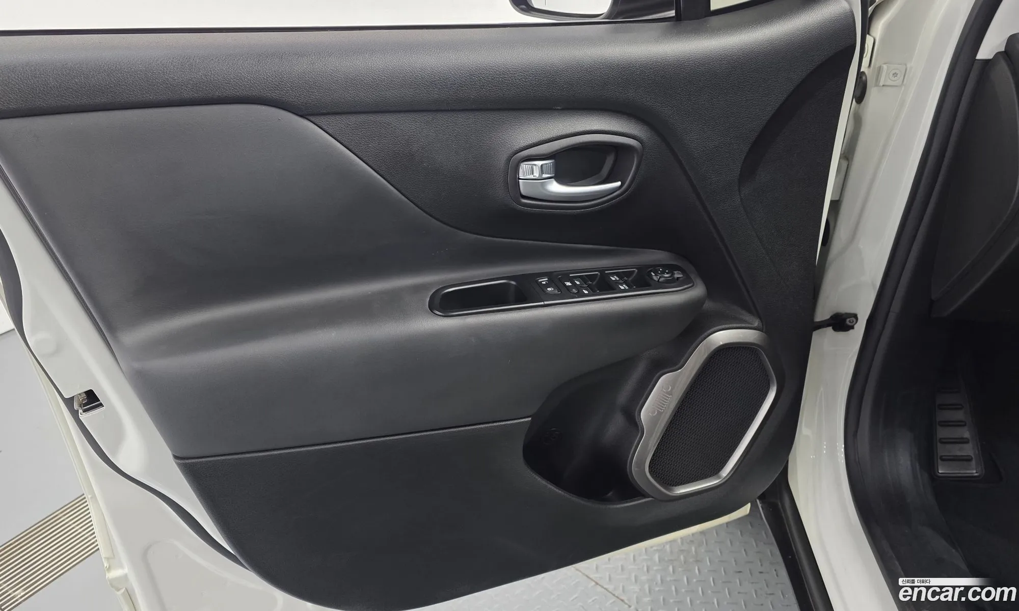 Jeep Renegade 2018 1C4BU0000JPH97331 — 24