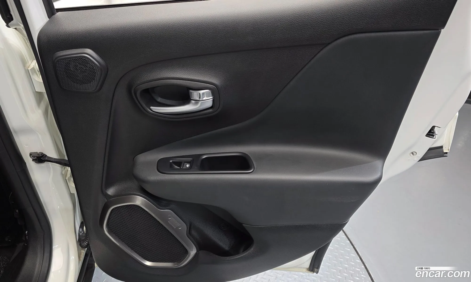 Jeep Renegade 2018 1C4BU0000JPH97331 — 18