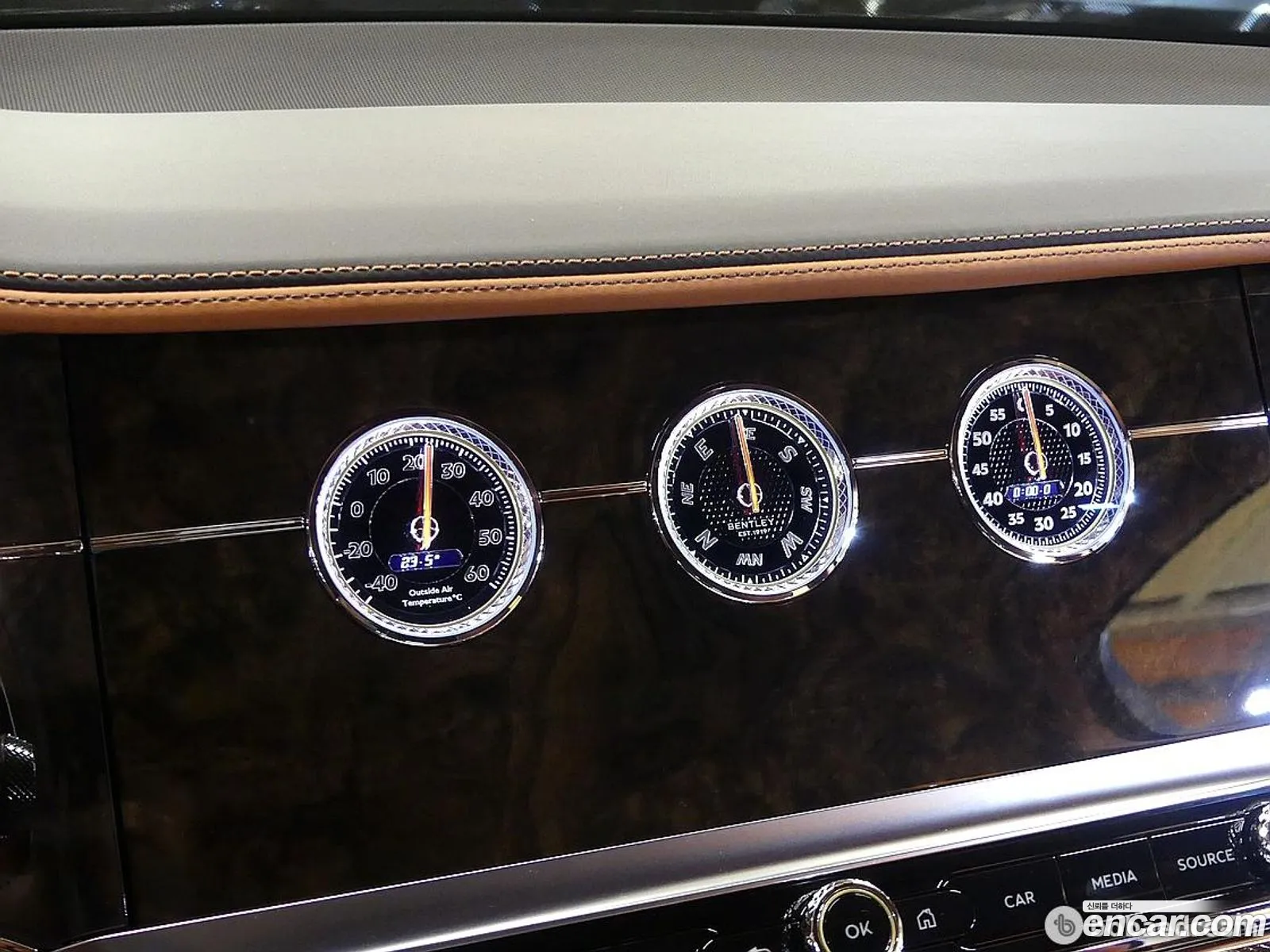 Bentley Flying Spur 2023 — 9