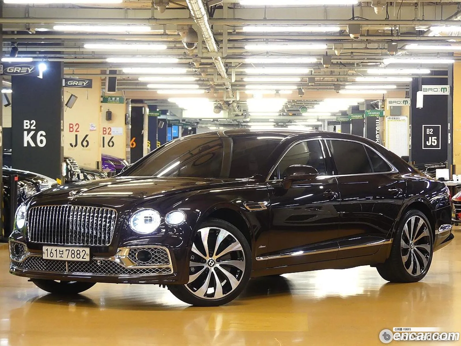 Bentley Flying Spur 2023 — 19