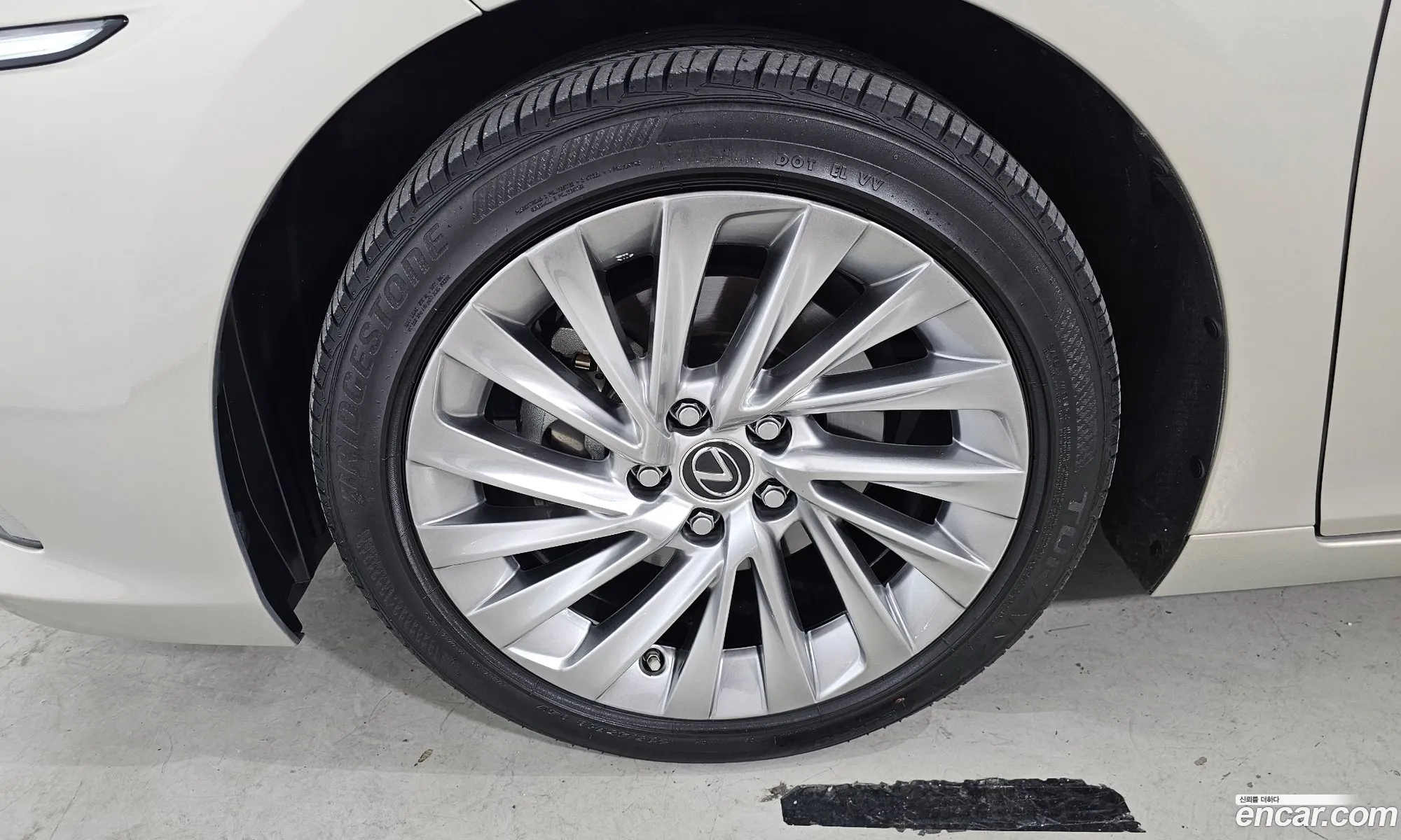 Lexus ES300h 7th Gen 2019 — 12
