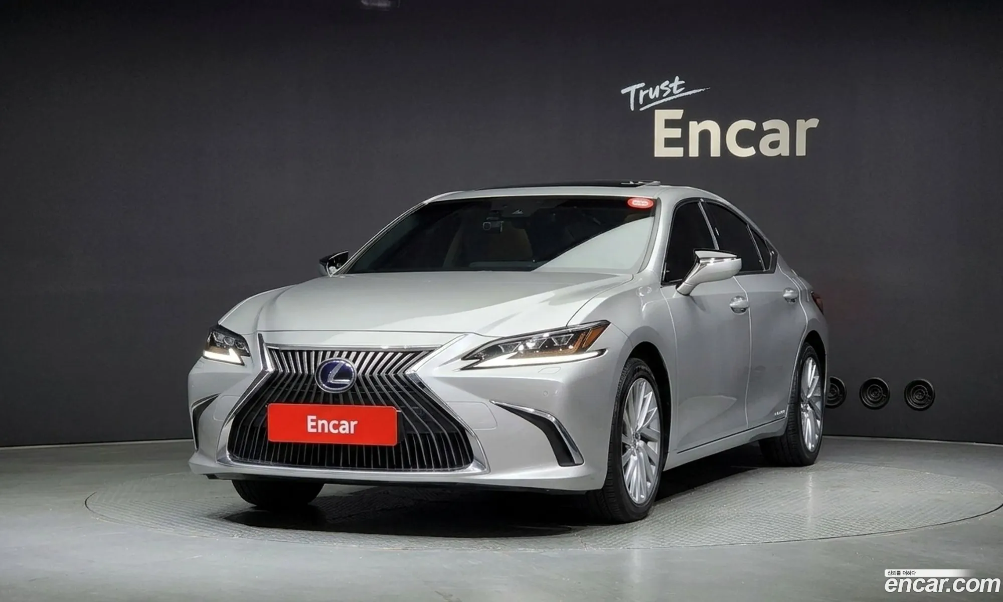 Lexus ES300h 7th Gen 2019 — 17