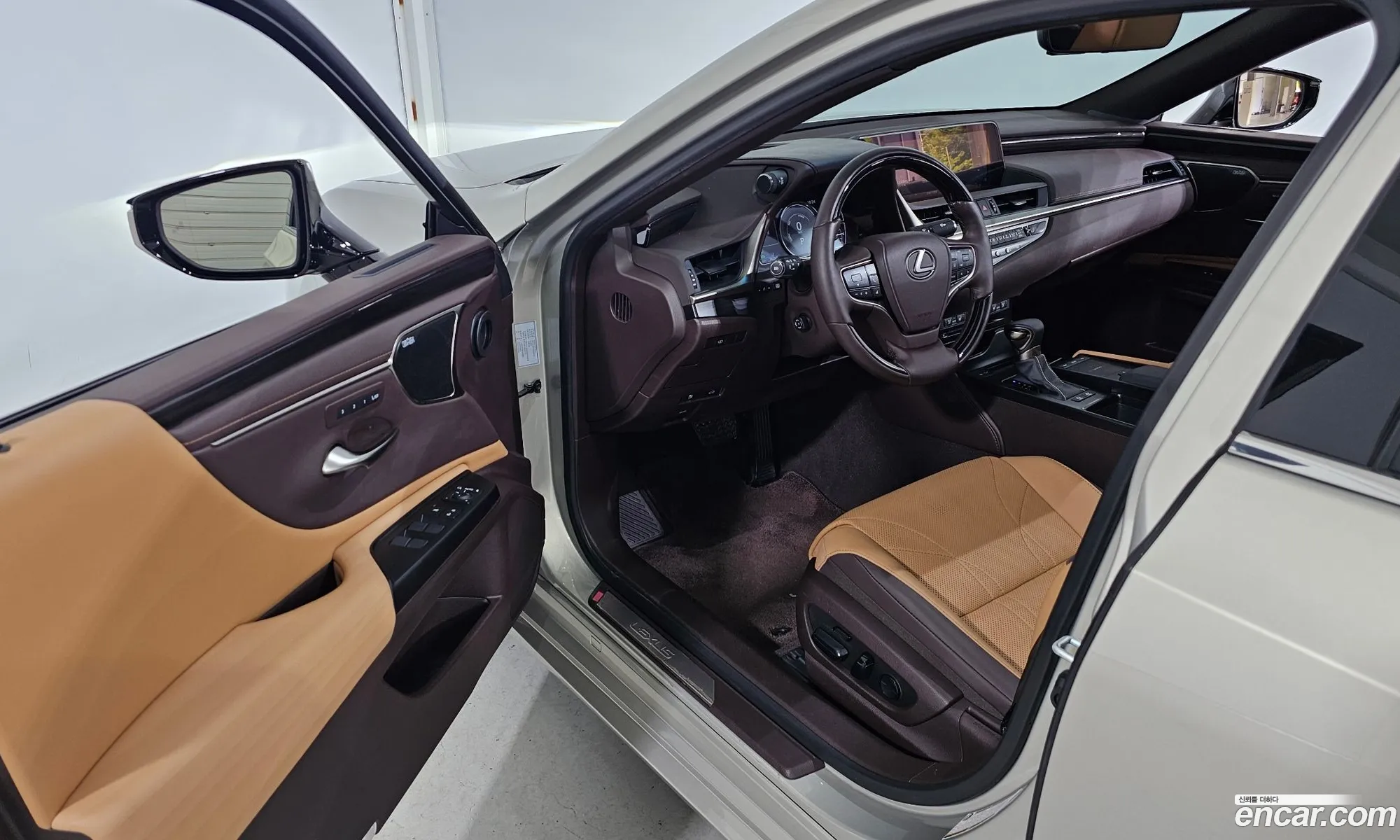 Lexus ES300h 7th Gen 2019 — 9