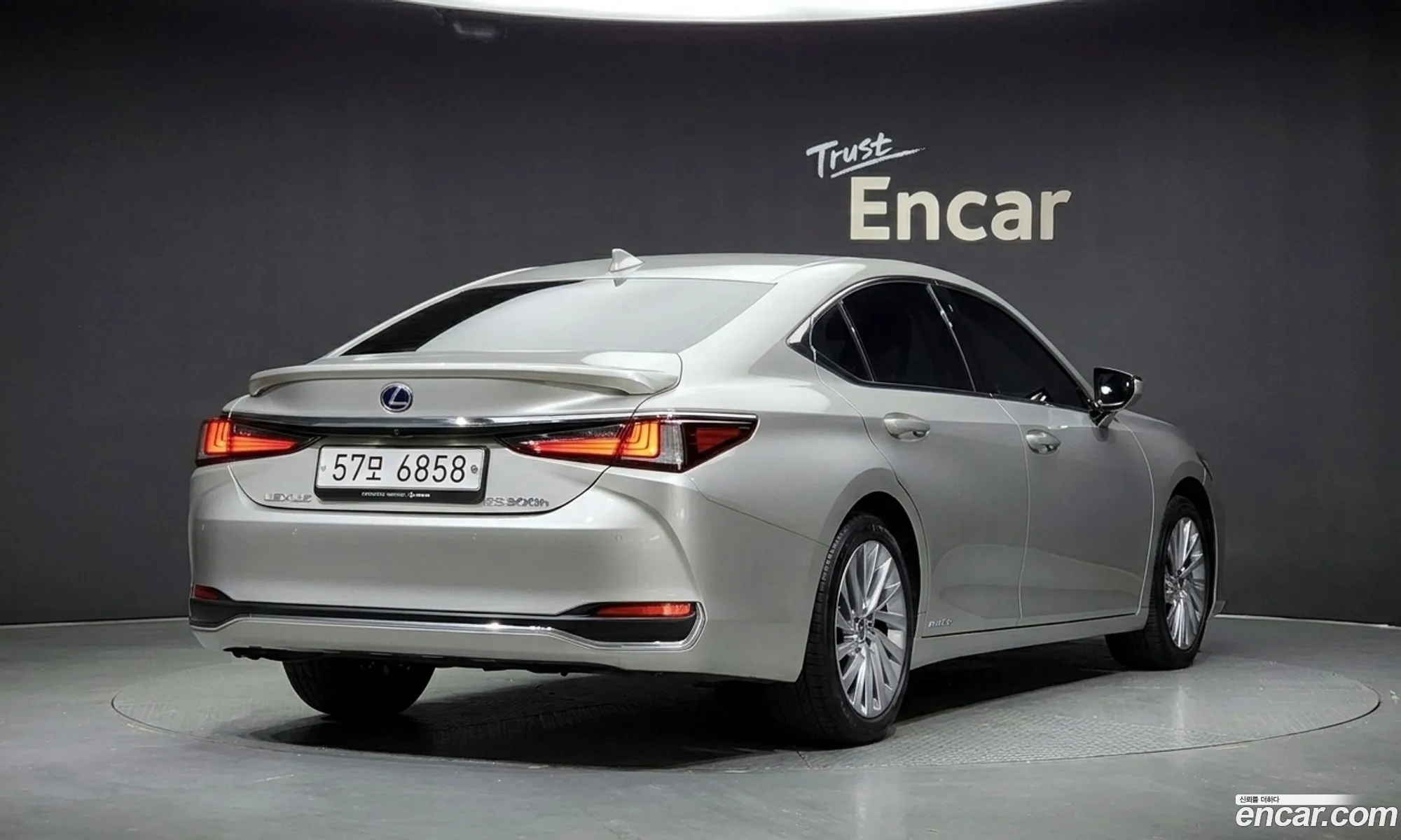 Lexus ES300h 7th Gen 2019 — 20