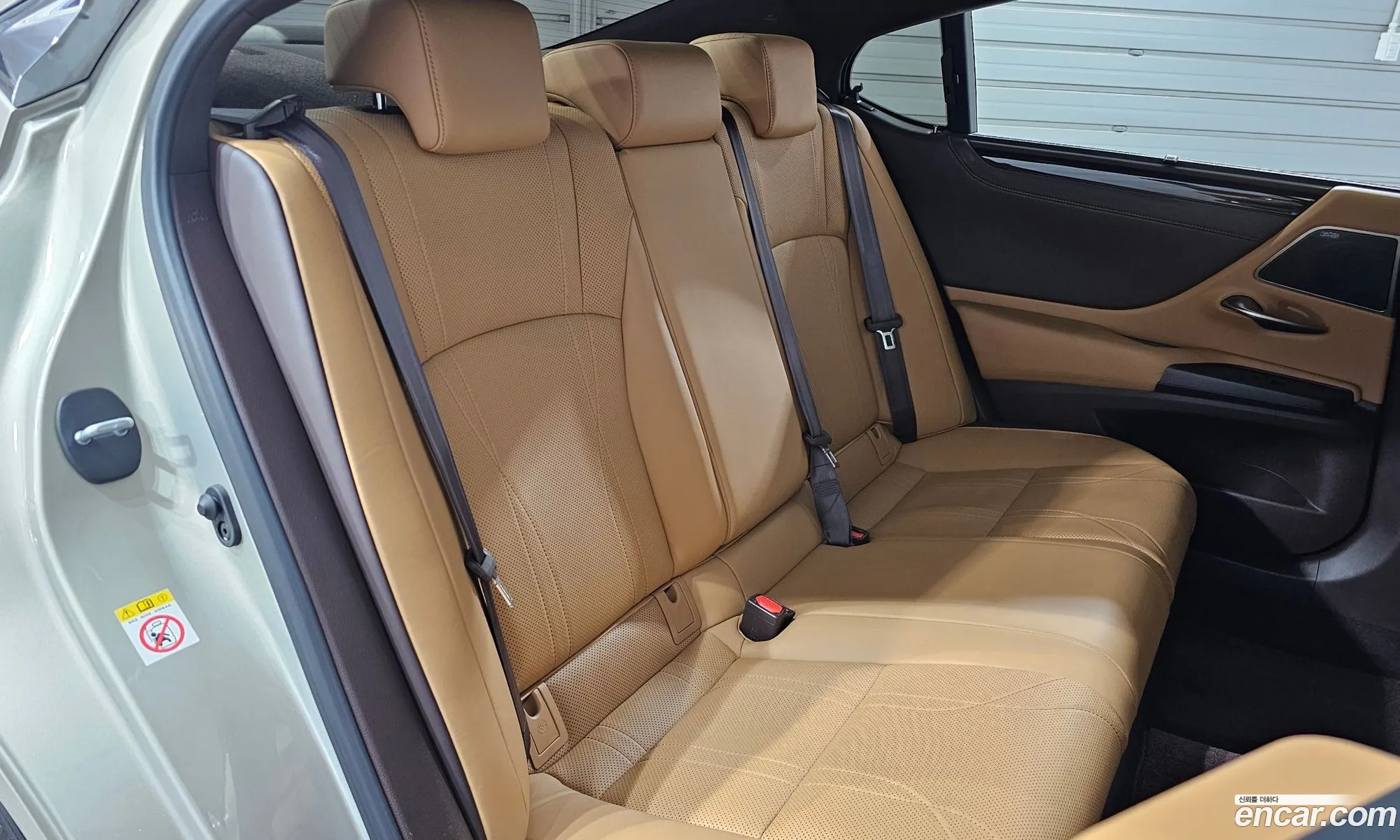 Lexus ES300h 7th Gen 2019 — 10