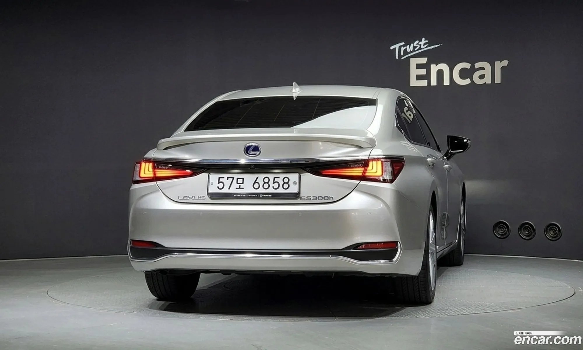 Lexus ES300h 7th Gen 2019 — 8