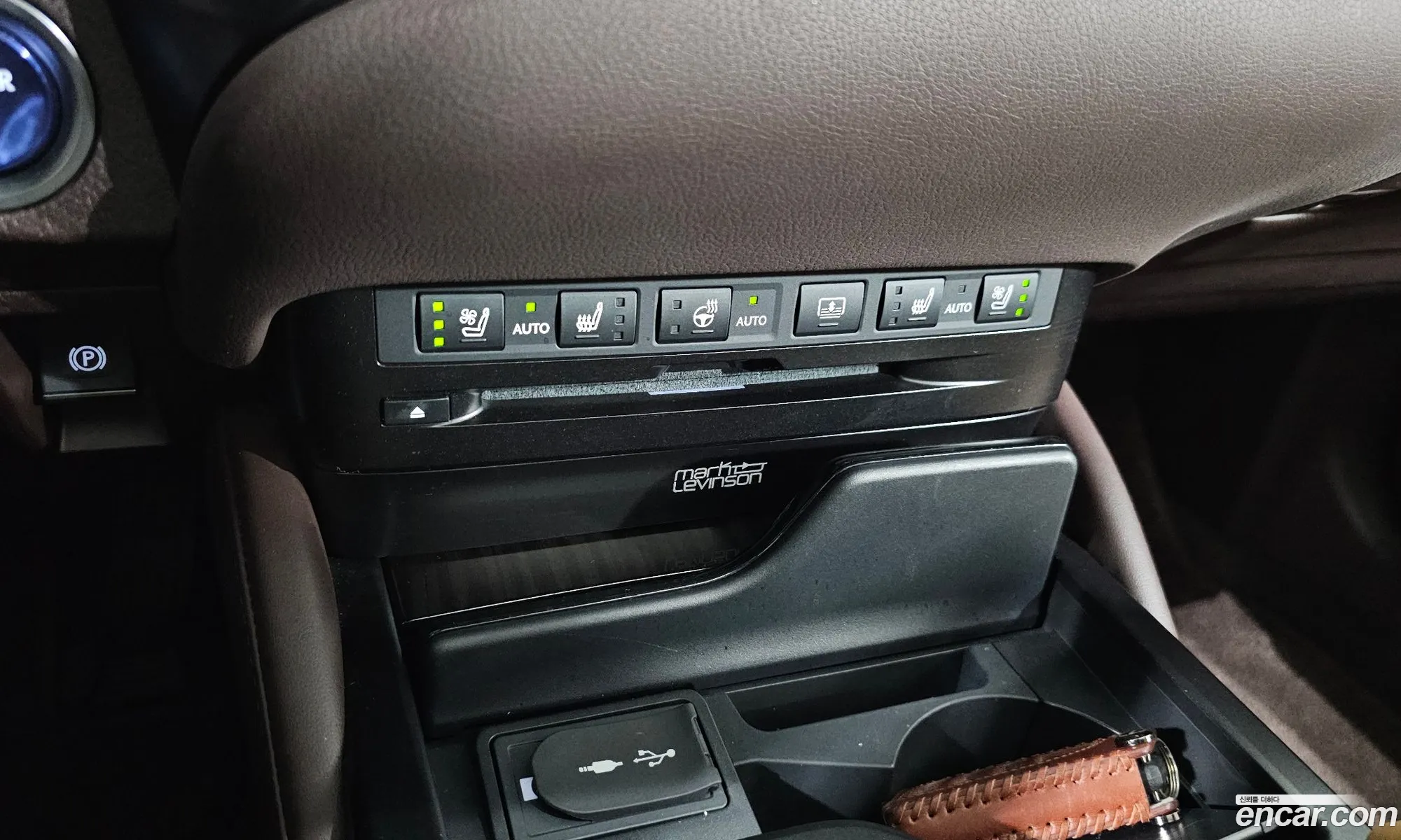 Lexus ES300h 7th Gen 2019 — 4