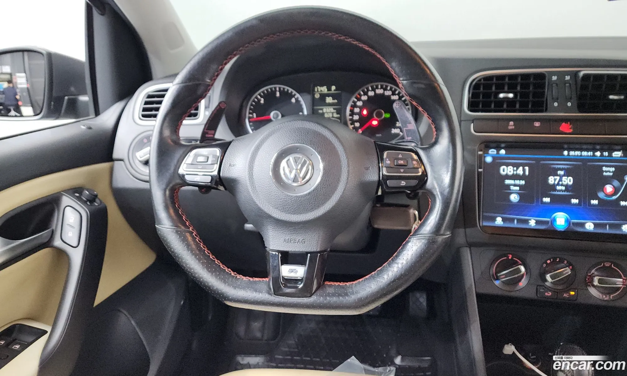 Volkswagen Polo 2014 — 15