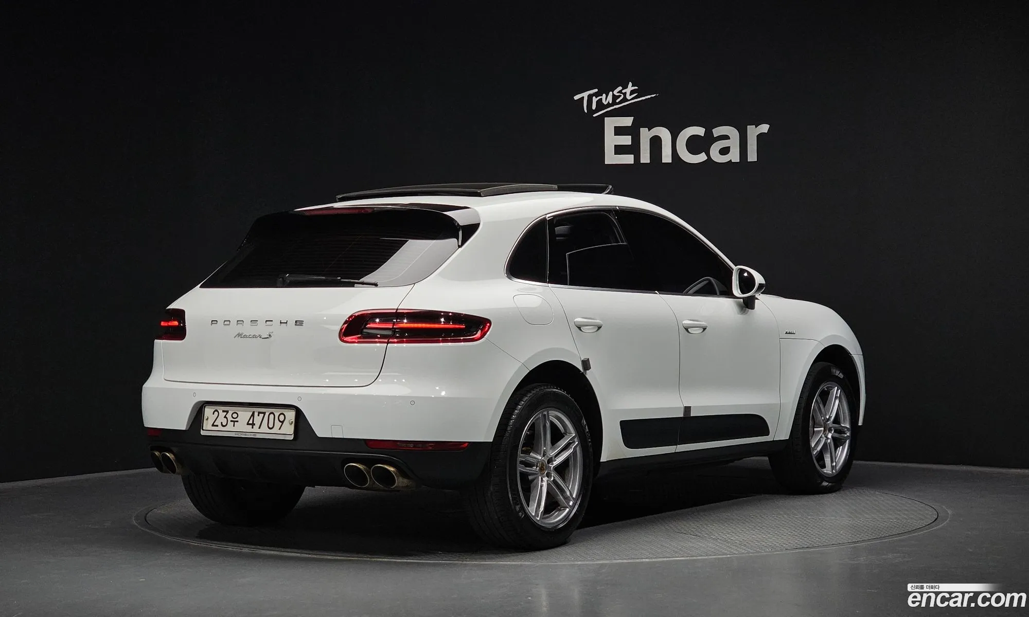 Porsche Macan 2017 WP1AD2952HLB70436 — 24