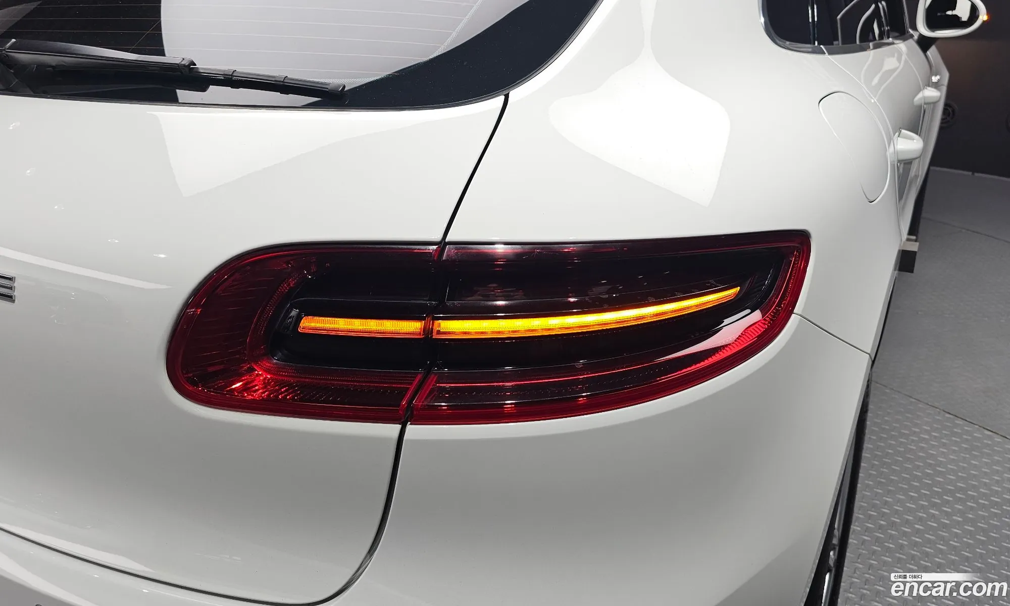 Porsche Macan 2017 WP1AD2952HLB70436 — 17