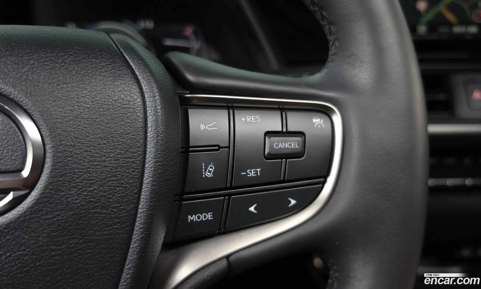 Lexus UX250h 2024 JTHP6JBH3R2186767 — 6