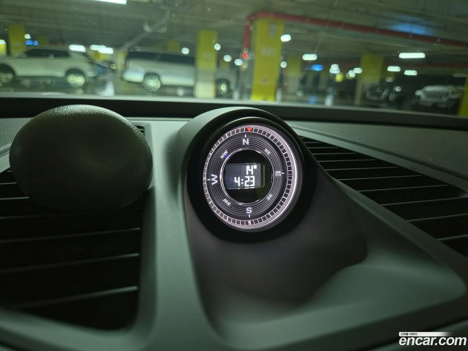 Porsche Macan EV 2025 — 8