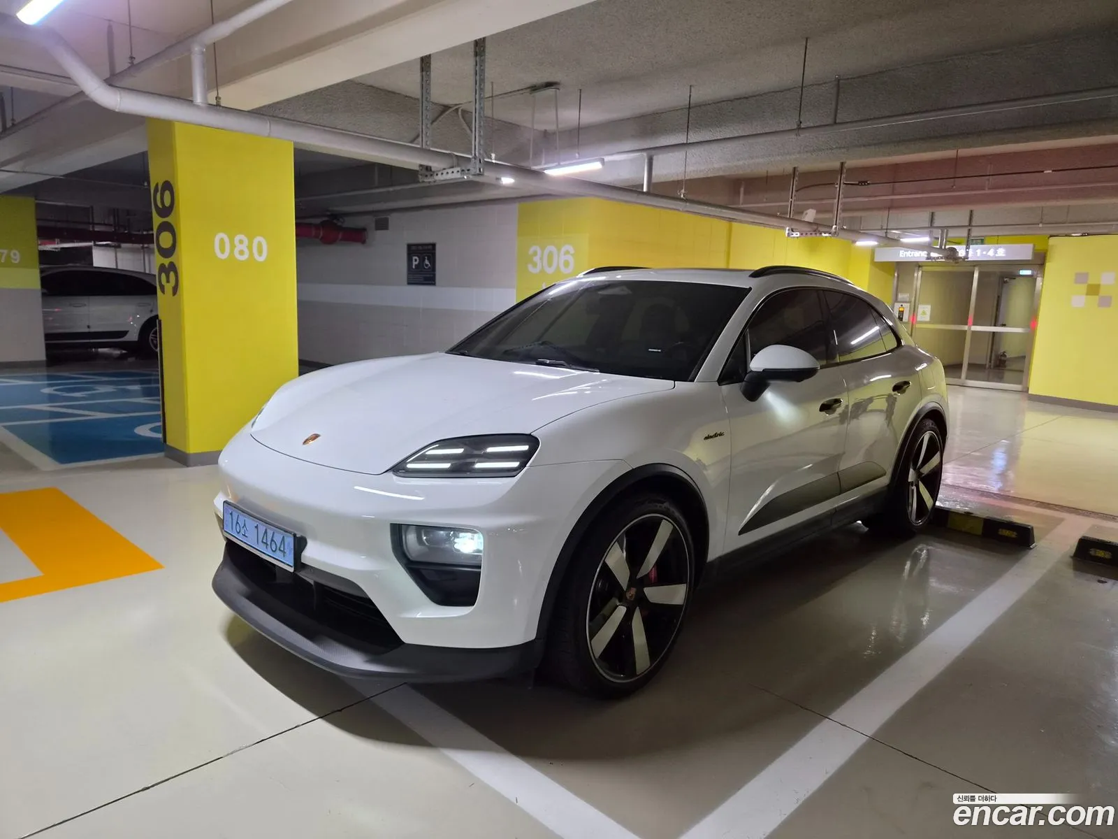 Porsche Macan EV 2025 — 12