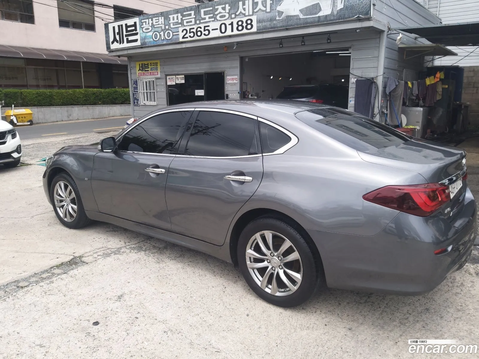 Infiniti Q70 2016 — 10