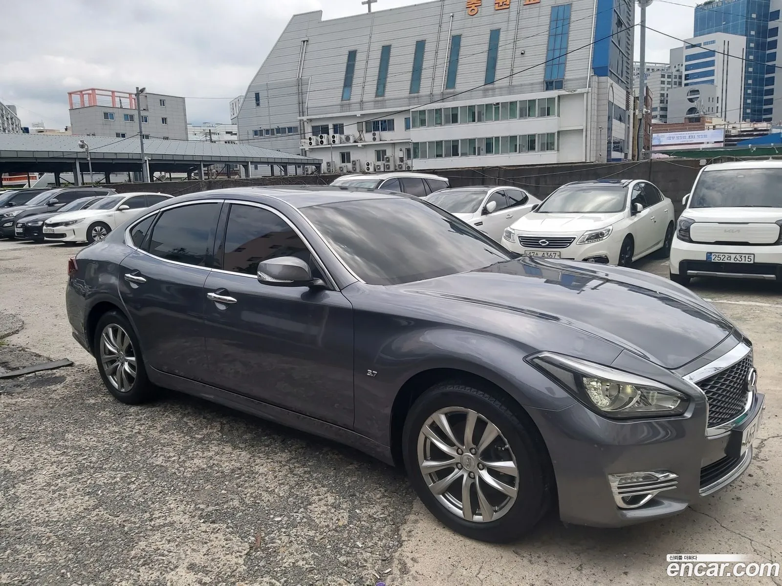Infiniti Q70 2016 — 12