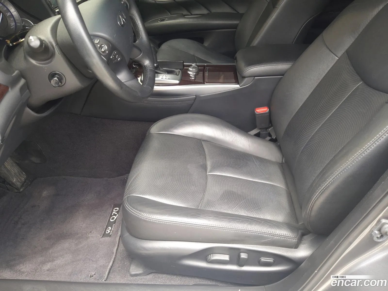 Infiniti Q70 2016 — 18
