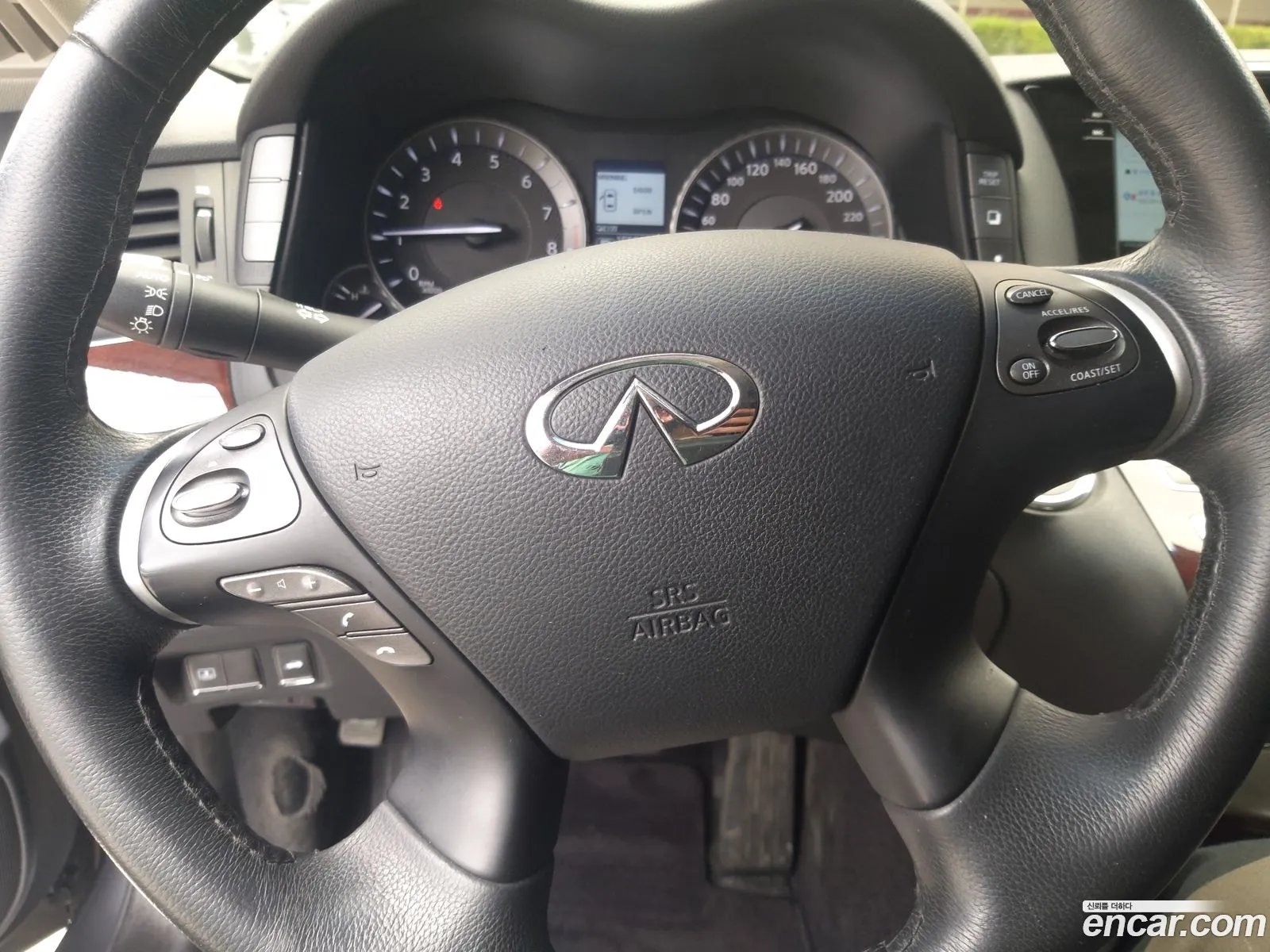 Infiniti Q70 2016 — 8