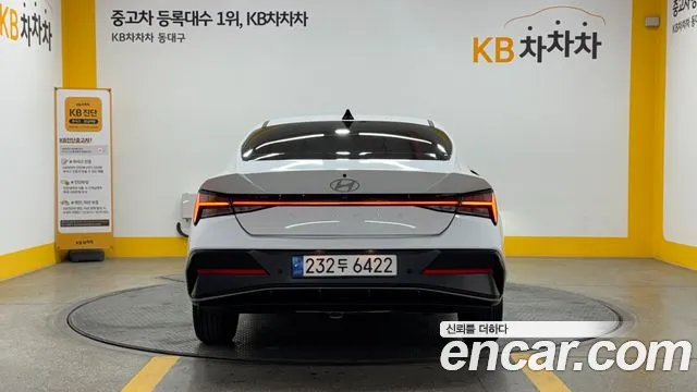 Hyundai Elantra 2023 — 3