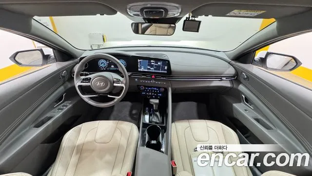 Hyundai Elantra 2023 — 4