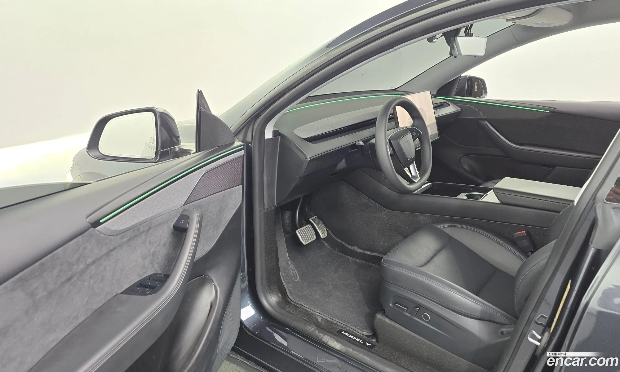 Tesla Model Y 2025 LRWYGCEK3SC285835 — 18