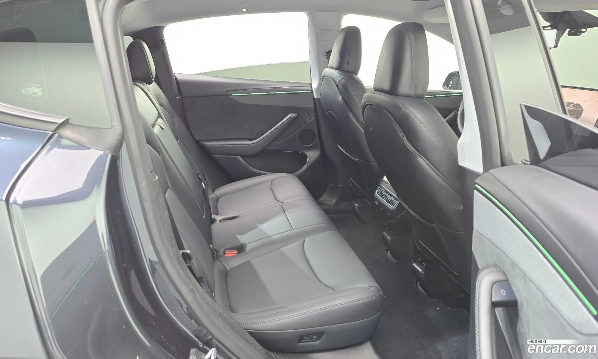 Tesla Model Y 2025 LRWYGCEK3SC285835 — 8