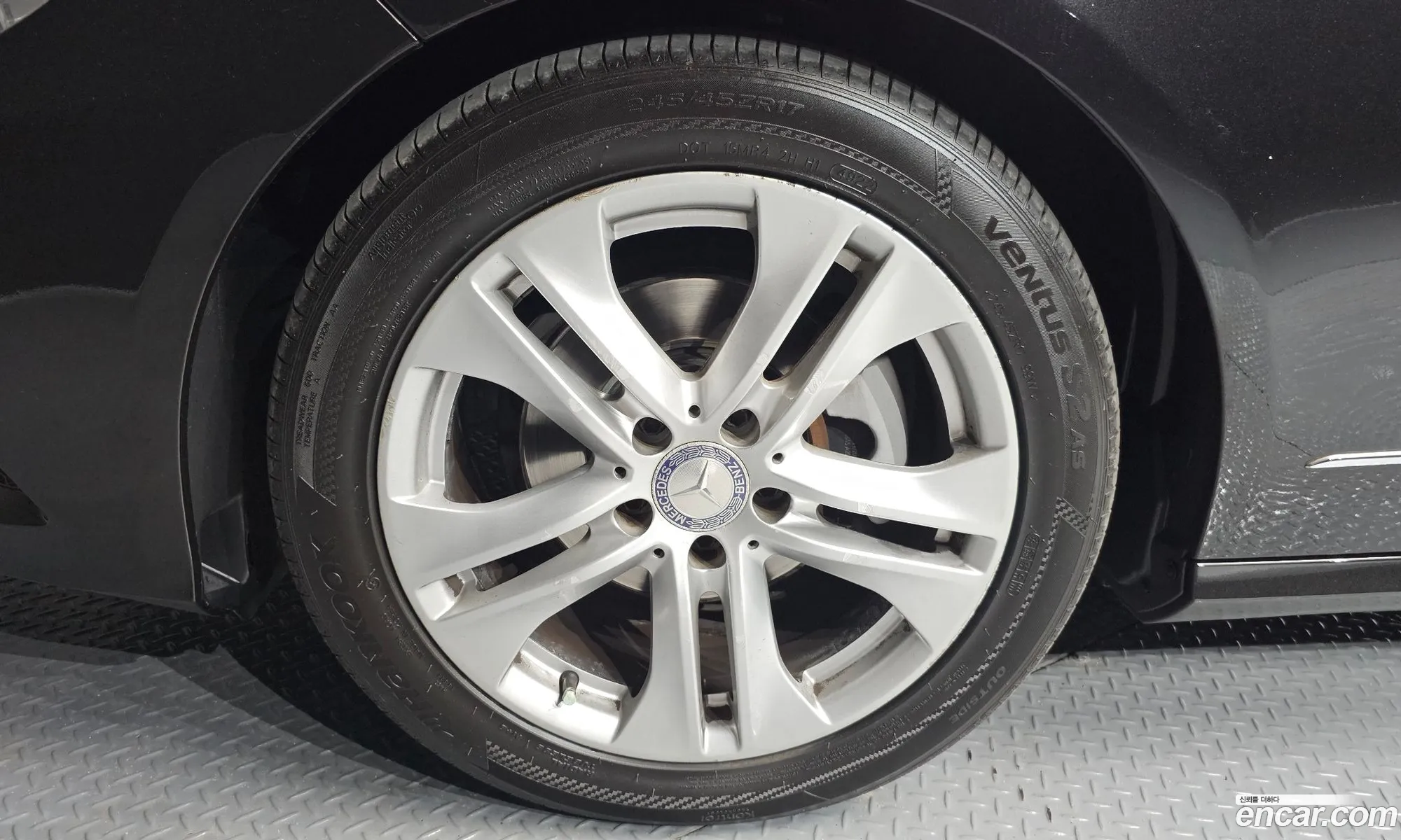 Mercedes-Benz E-Class W212 2013 WDDHF0CB1DA748745 — 3