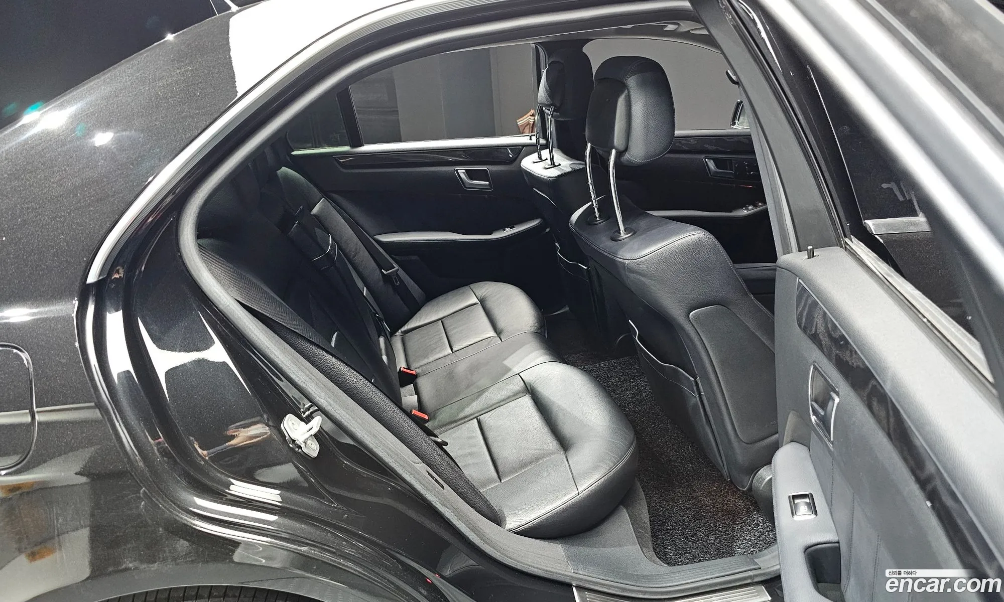 Mercedes-Benz E-Class W212 2013 WDDHF0CB1DA748745 — 8