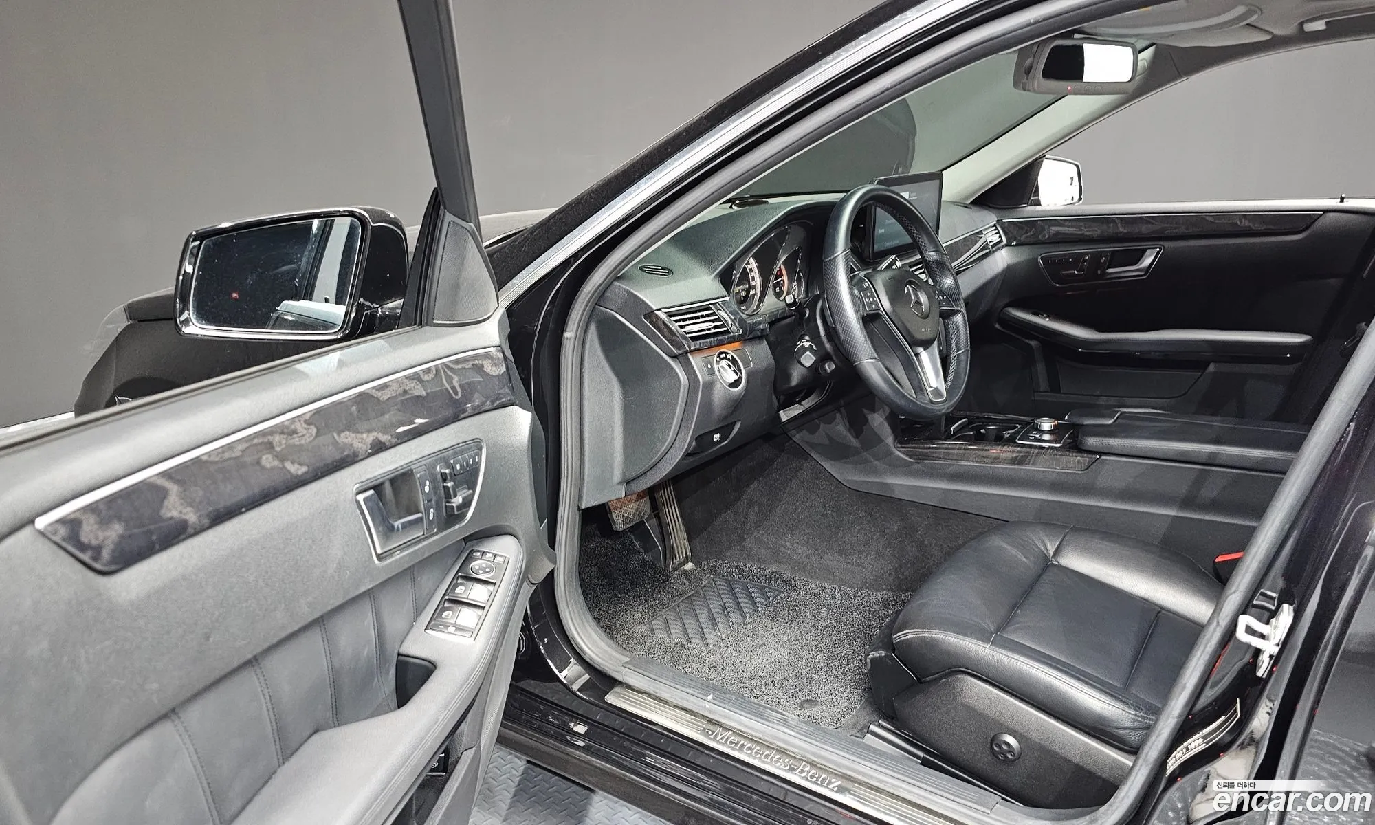 Mercedes-Benz E-Class W212 2013 WDDHF0CB1DA748745 — 15