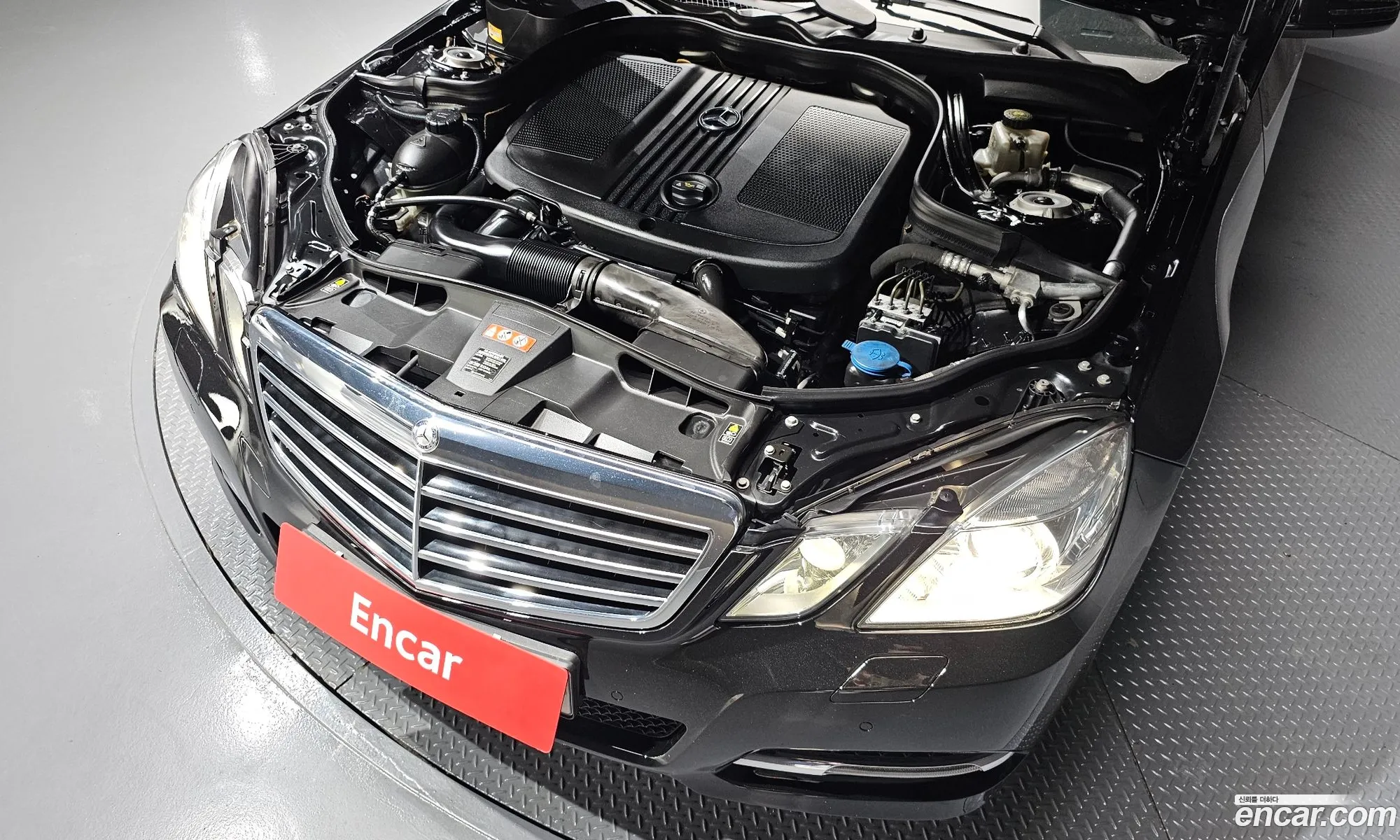 Mercedes-Benz E-Class W212 2013 WDDHF0CB1DA748745 — 13
