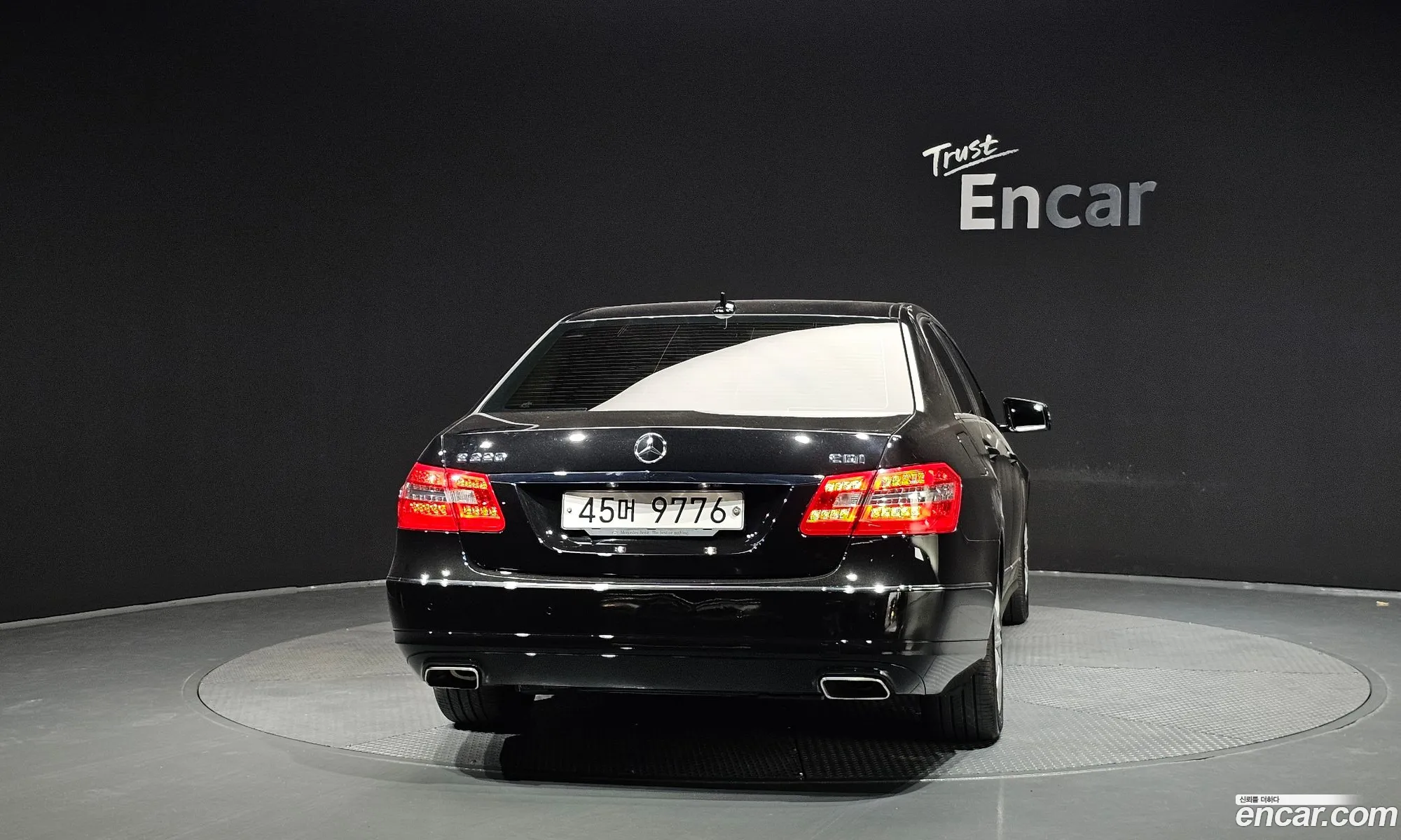 Mercedes-Benz E-Class W212 2013 WDDHF0CB1DA748745 — 12