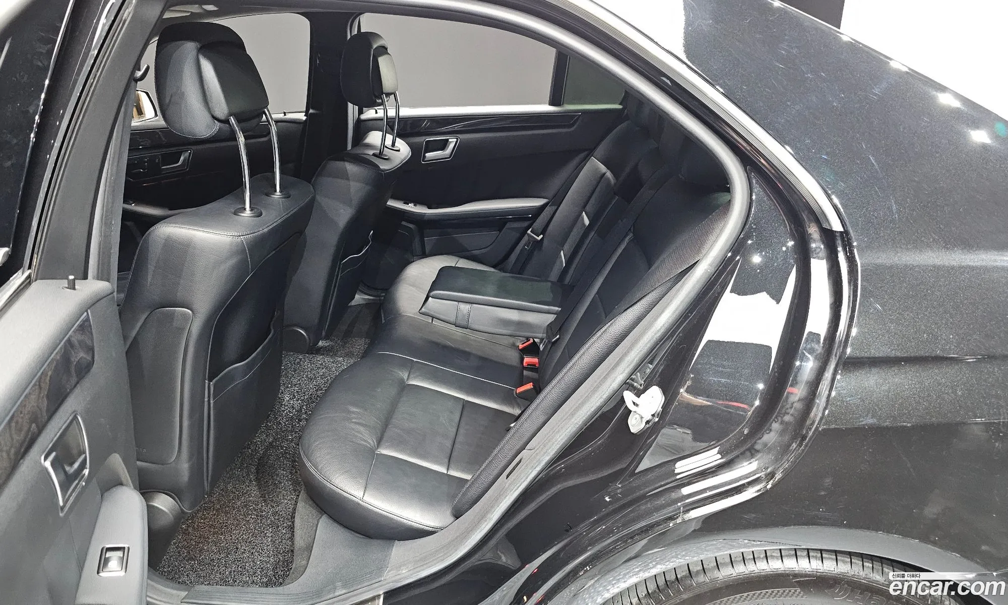 Mercedes-Benz E-Class W212 2013 WDDHF0CB1DA748745 — 6