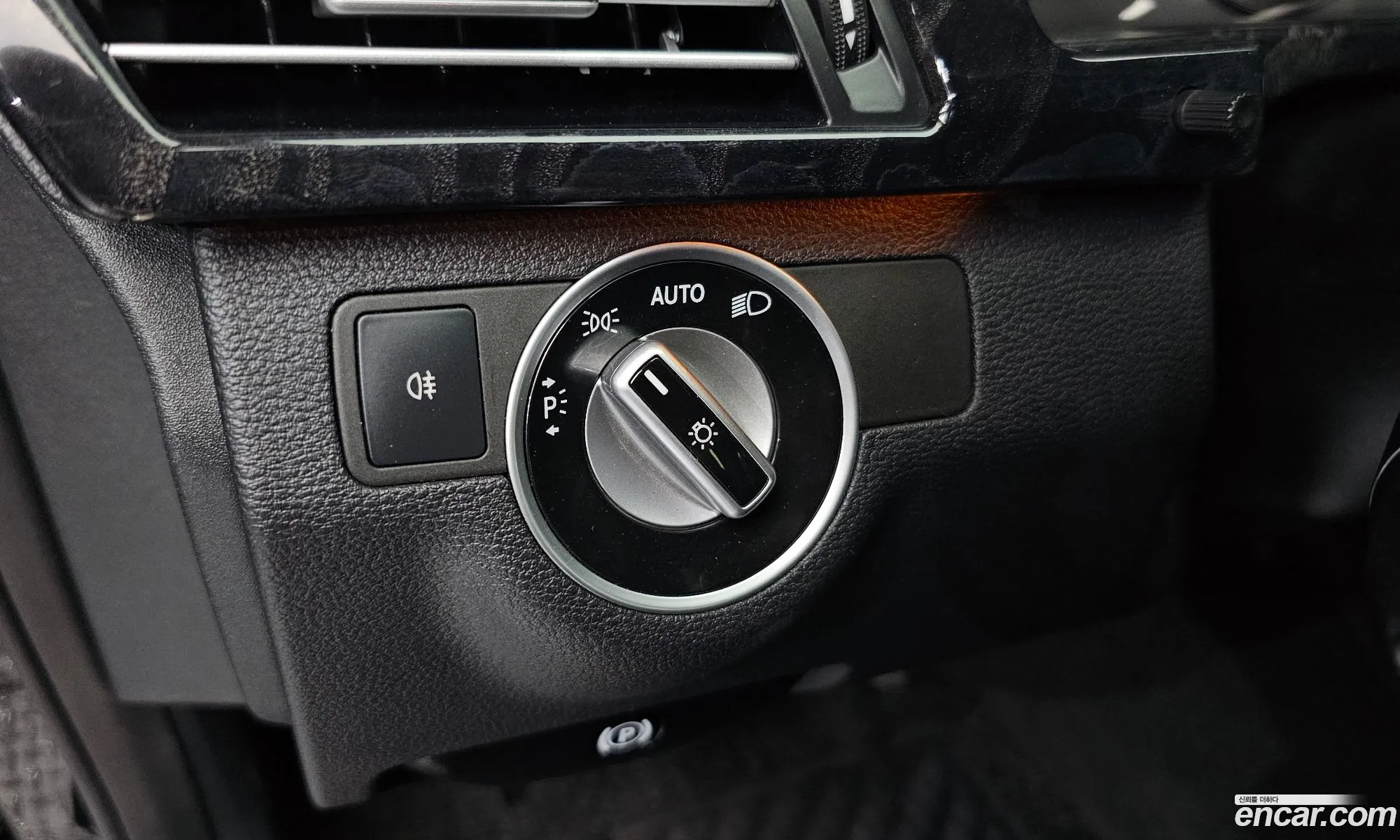 Mercedes-Benz E-Class W212 2013 WDDHF0CB1DA748745 — 16