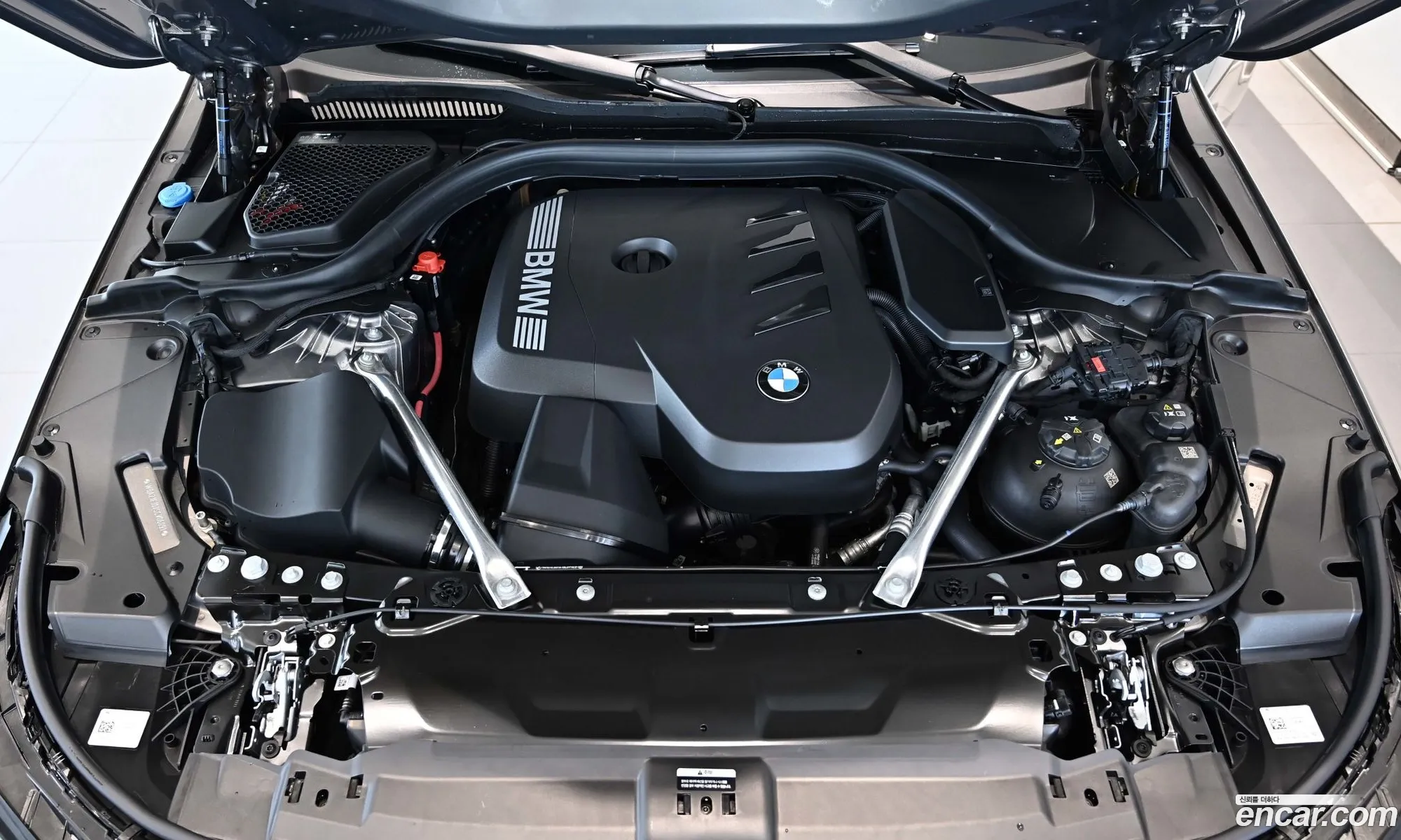 BMW 5 Series 2025 — 17
