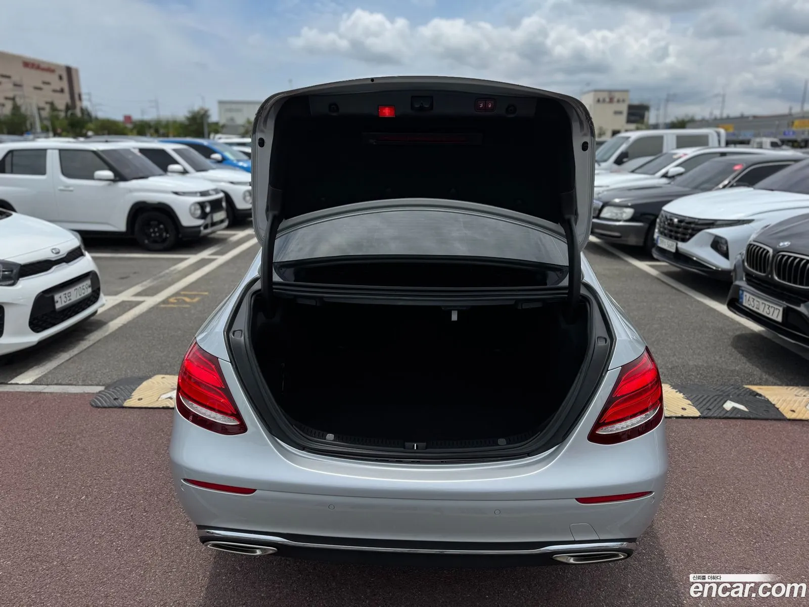 Mercedes-Benz E-Class W213 2016 — 18