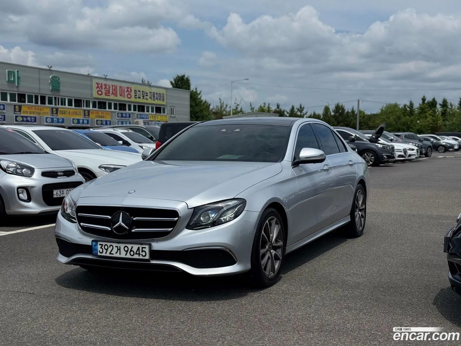 Mercedes-Benz E-Class W213 2016 — 19