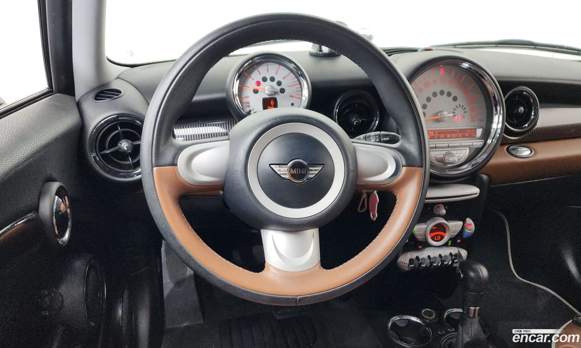 Mini Cooper 2010 WMWMF3104ATZ91961 — 2
