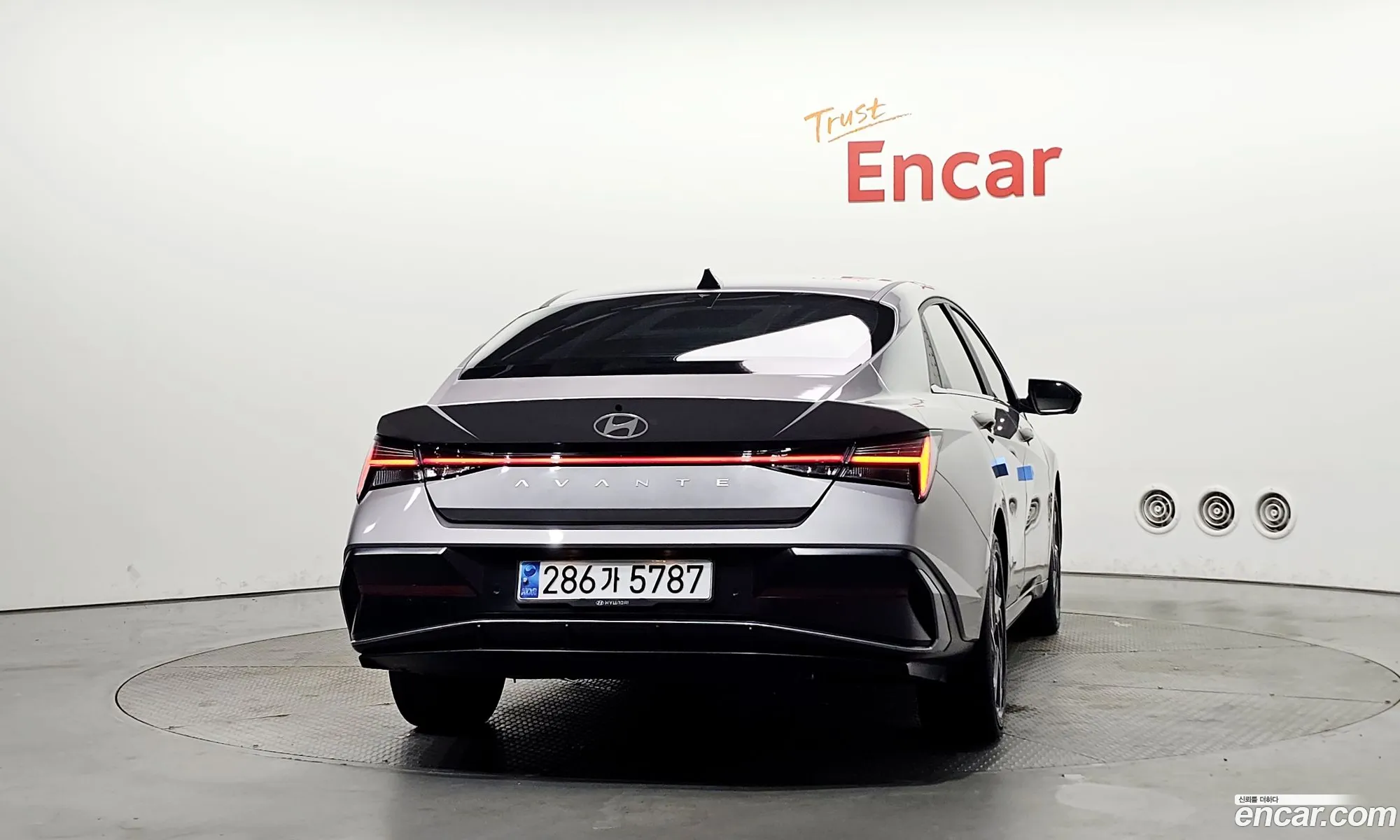 Hyundai Elantra Hybrid 2023 — 4