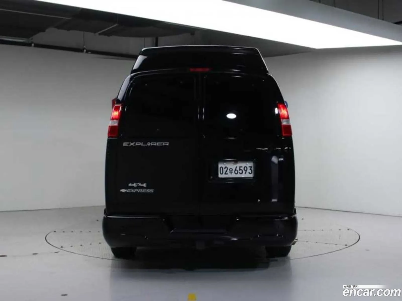 Chevrolet Express Van 2018 — 16