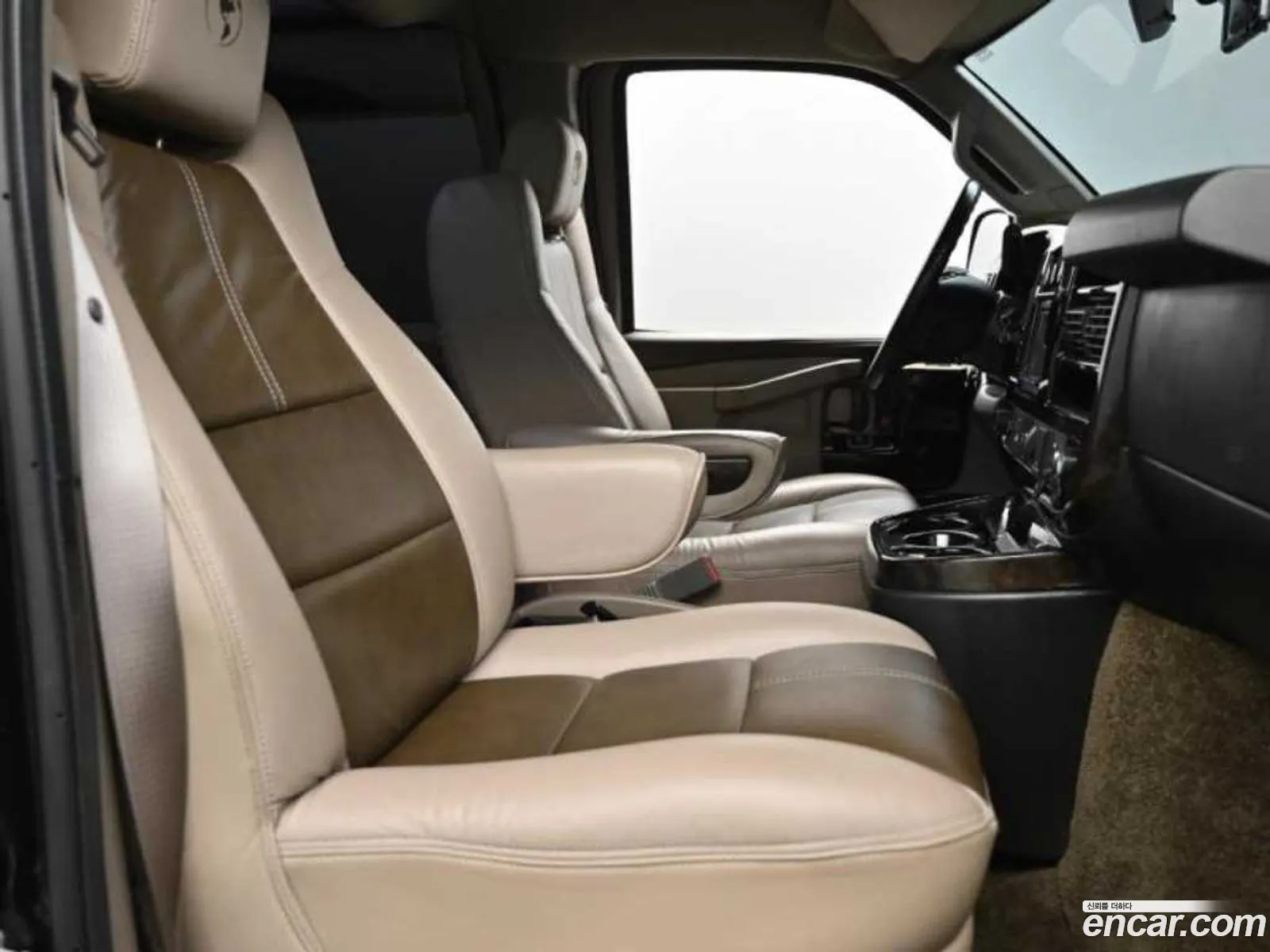 Chevrolet Express Van 2018 — 15