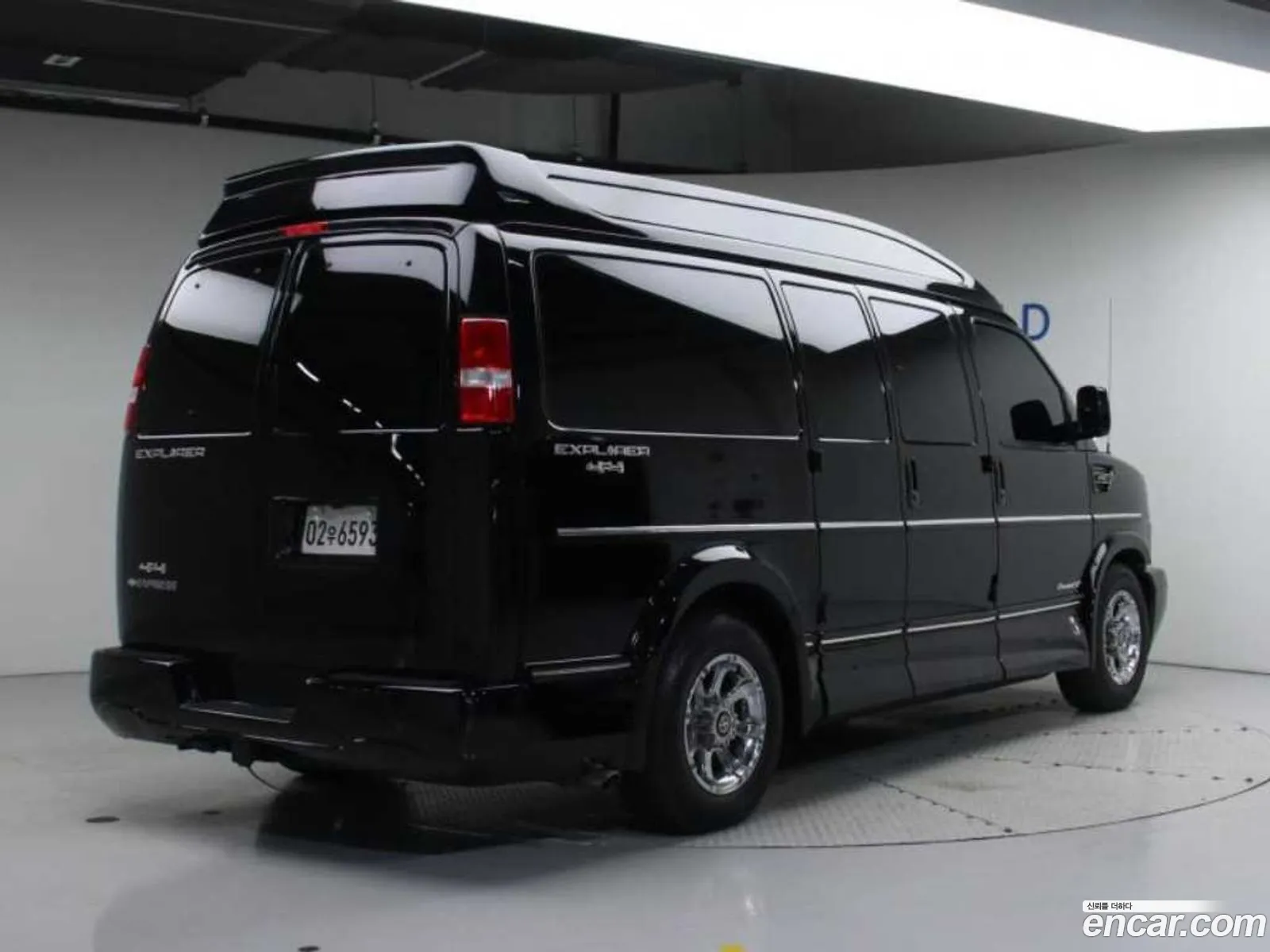 Chevrolet Express Van 2018 — 18