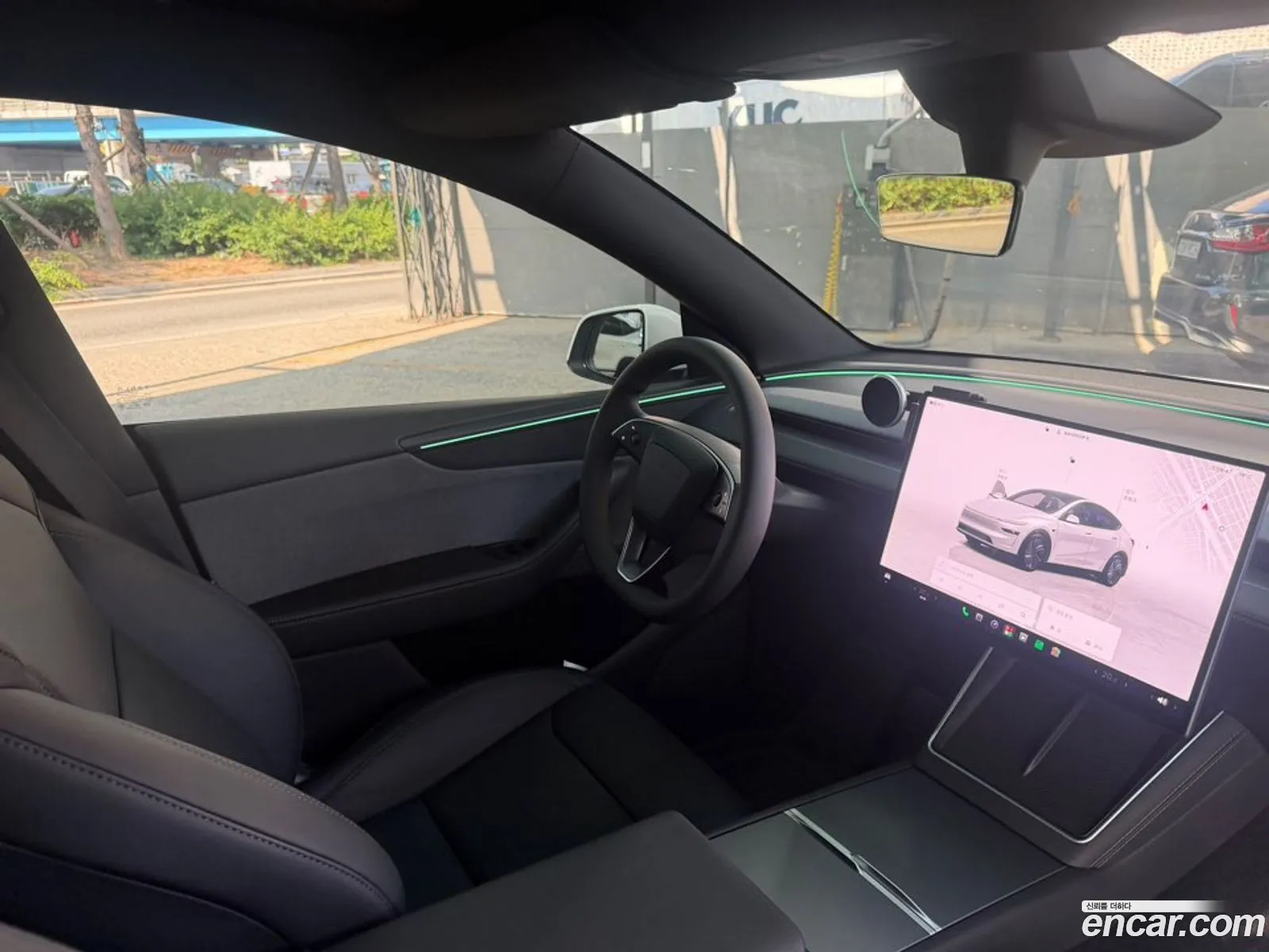 Tesla Model Y 2026 — 13