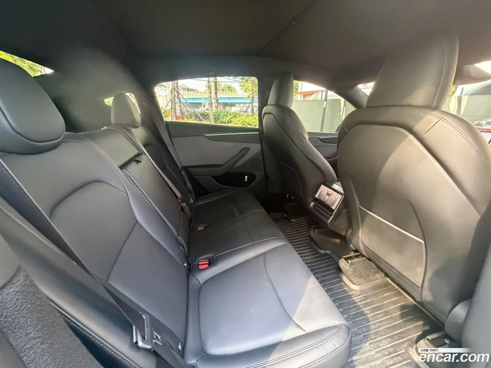 Tesla Model Y 2026 — 11