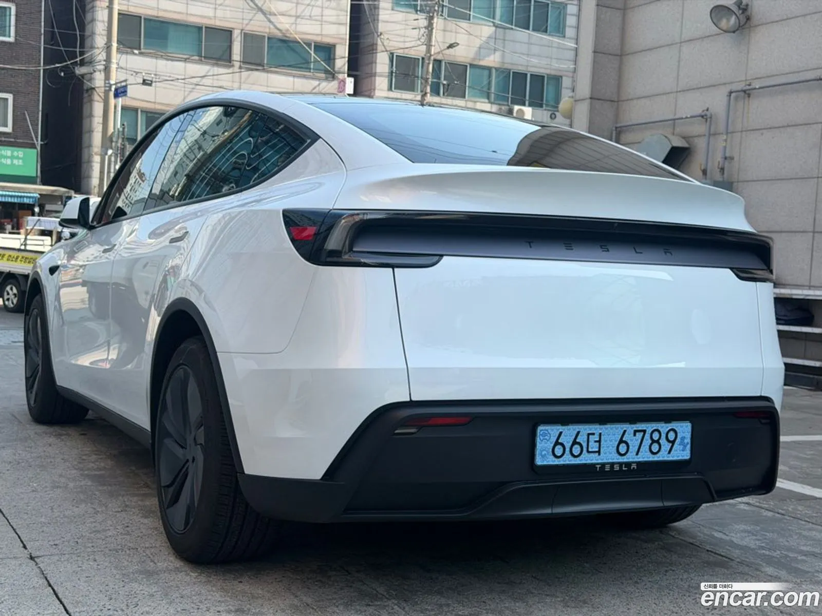 Tesla Model Y 2026 — 12