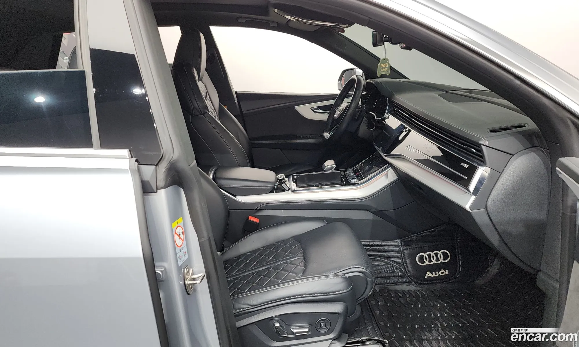 Audi Q8 2021 WAUZZZF13ND003439 — 3