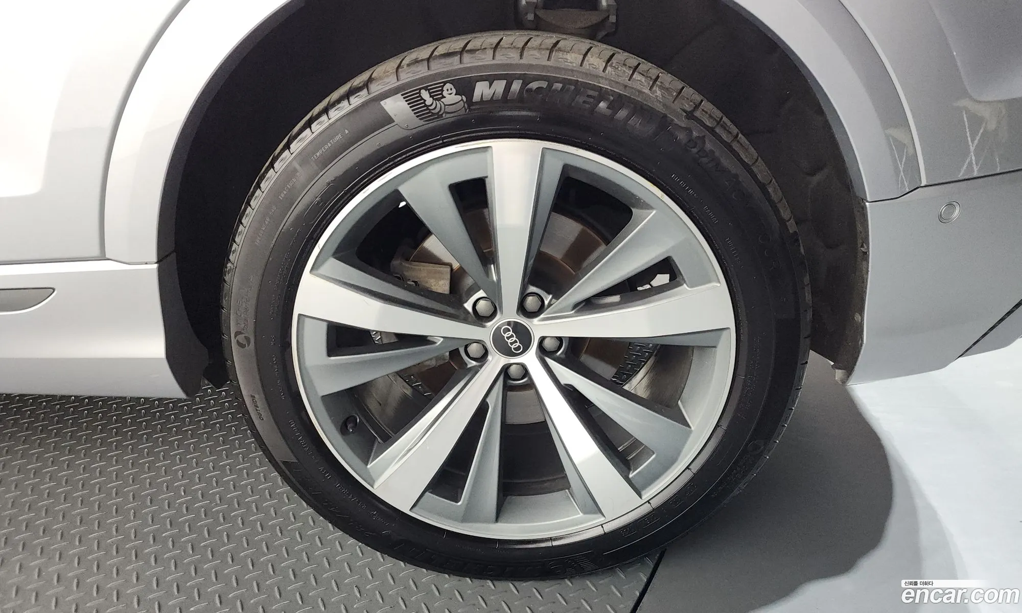 Audi Q8 2021 WAUZZZF13ND003439 — 30